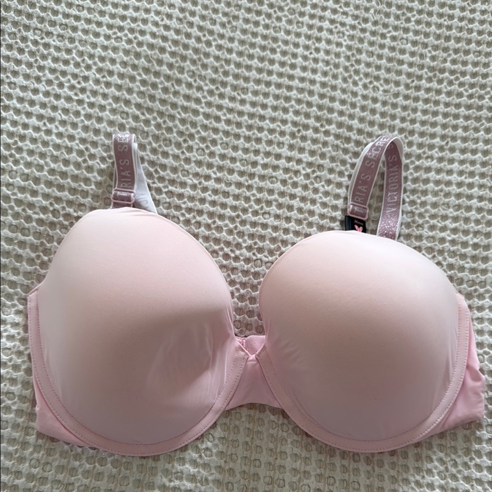 Victoria’s Secret NWT Pink Bra glitter strap 36DD COMFORTABLE